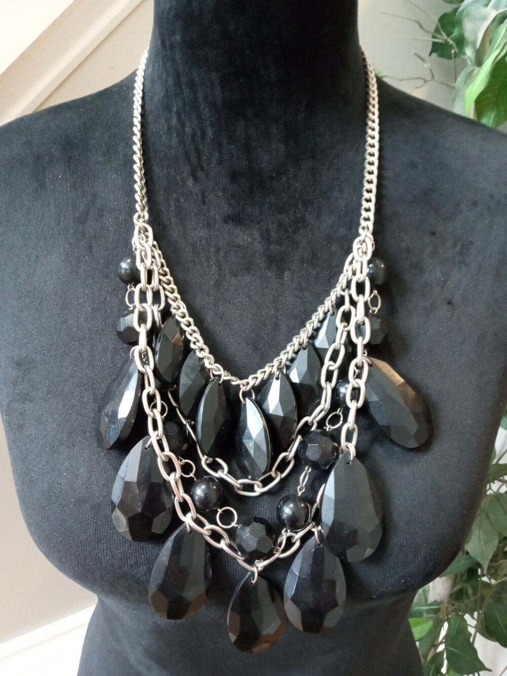 NY Black Faceted Teardrop Bib Statement Necklace Silver Tone Layered Chain